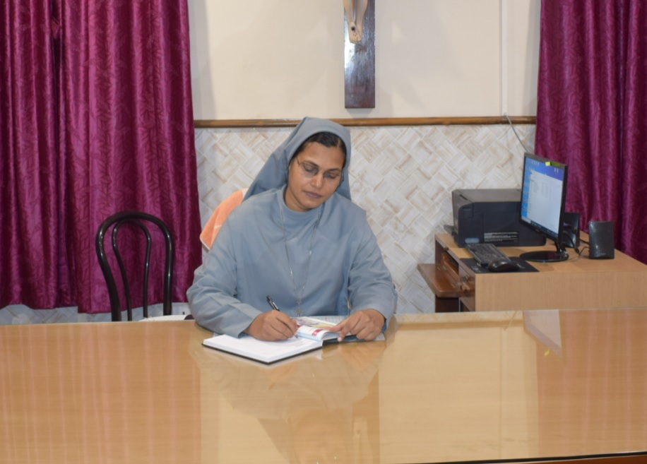 Principal of Holy Family Convent School Liluah addressing students